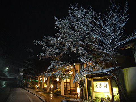 雪景色の秘湯の宿「渓雲閣」